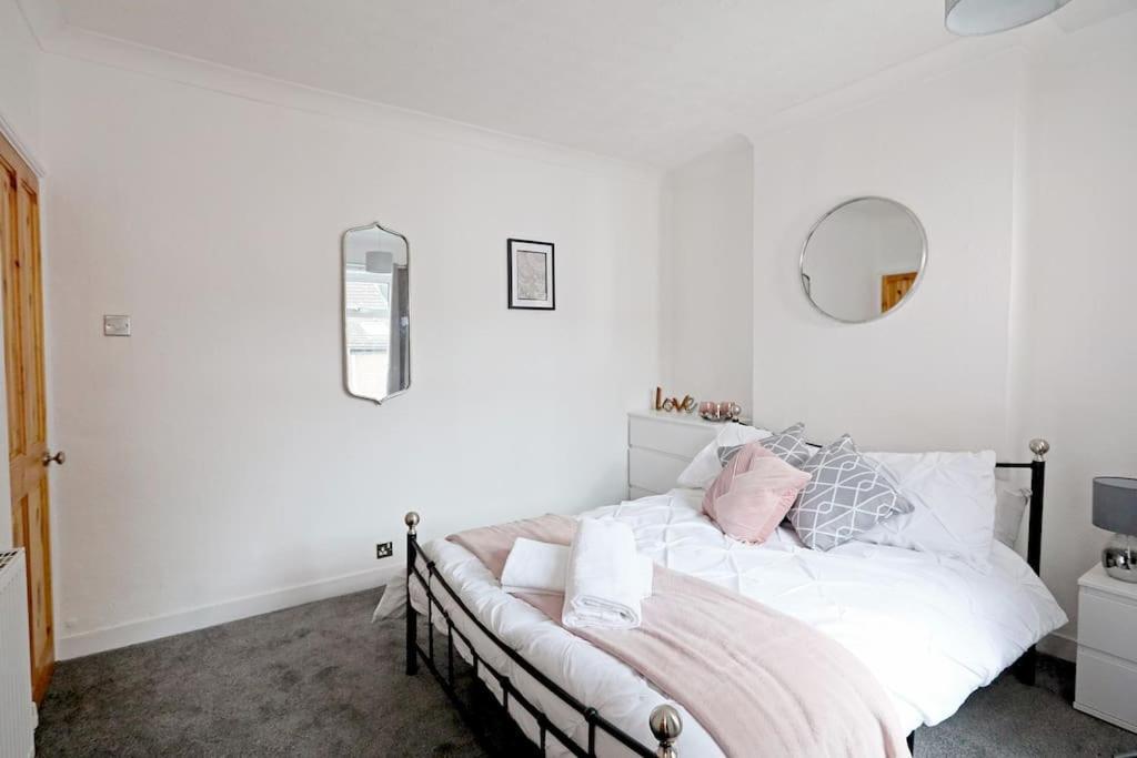 Convenient & Central 2-Bed House Норвич Экстерьер фото