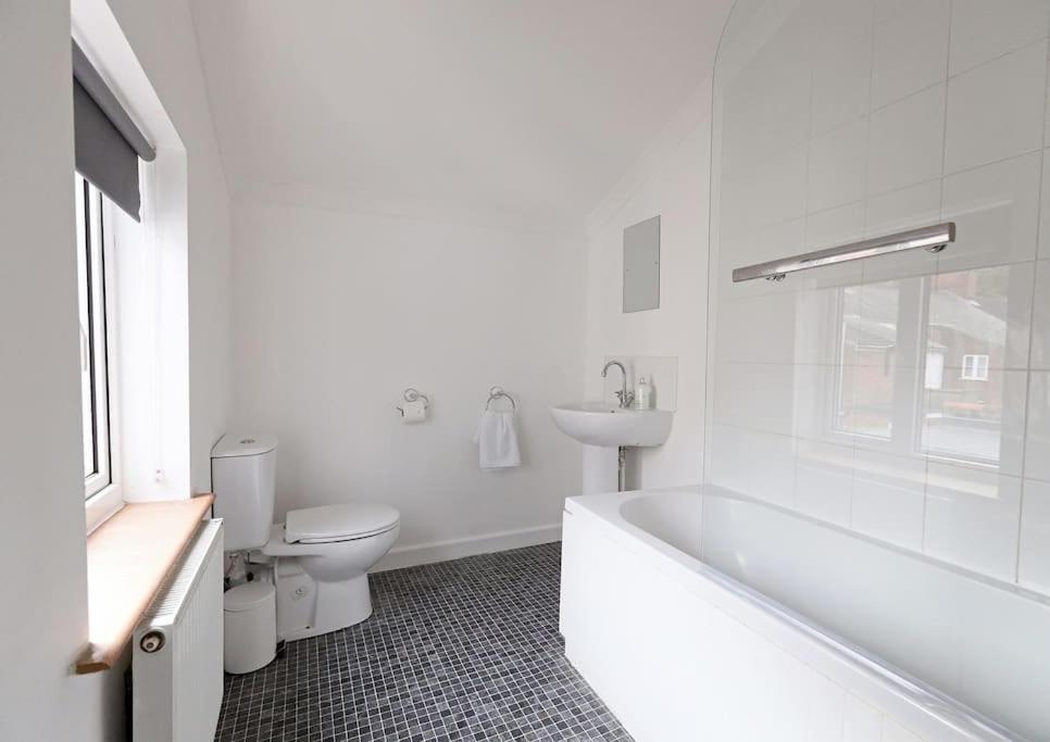 Convenient & Central 2-Bed House Норвич Экстерьер фото